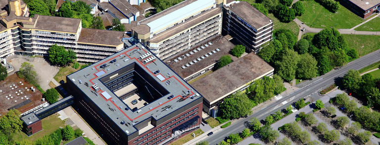 The picture shows the physics and chemistry building.